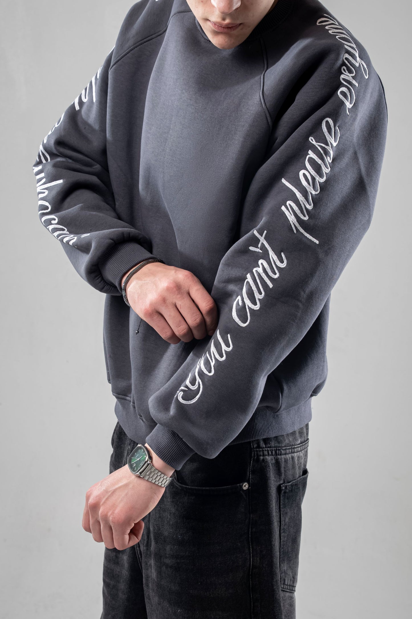 CREW-NECK EMBROIDERY CHARCOAL